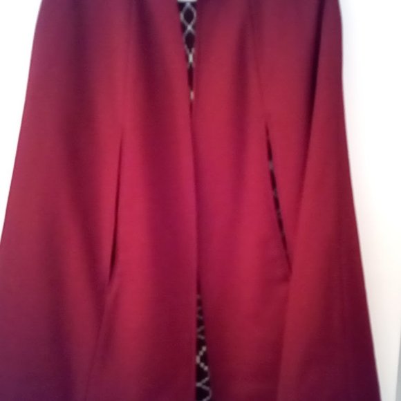 1960's Retro Raspberry Reversible polyester cape. Reserve side purple and cream. - Picture 14 of 15